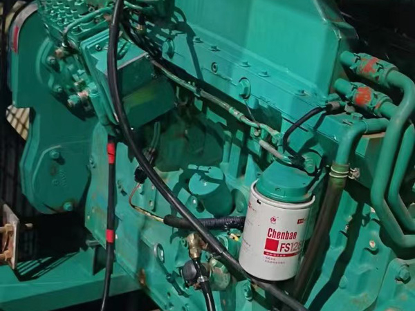 屯溪如何确定新的发电机组控制系统是否与原系统兼容？